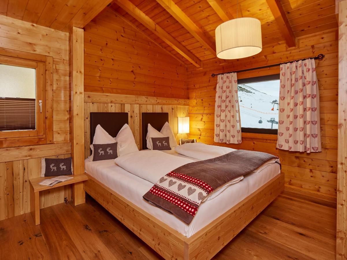 Hotel Garni Kristall Kühtai Rum bild
